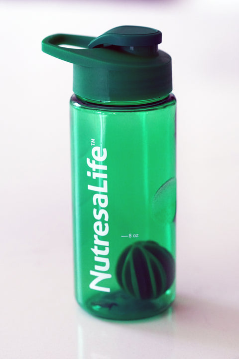 NutresaLife™ Shaker Bottle with Flip Carry Lid | 22 oz.